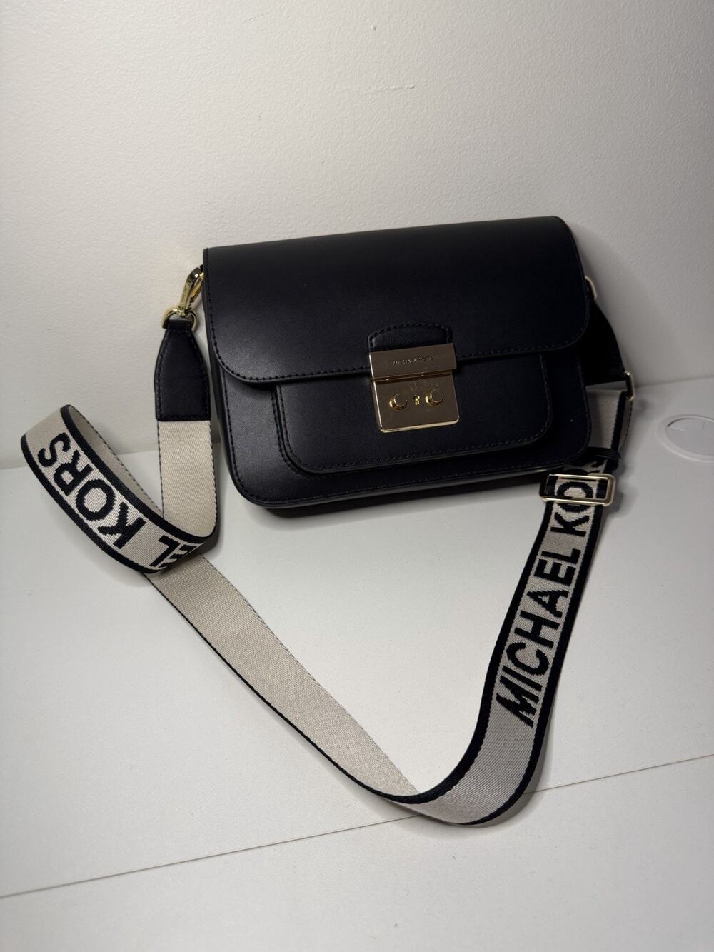 Michael Kors Crossbody Purse Sloan Editor Messenger Shoulder Hard Bag EUC!